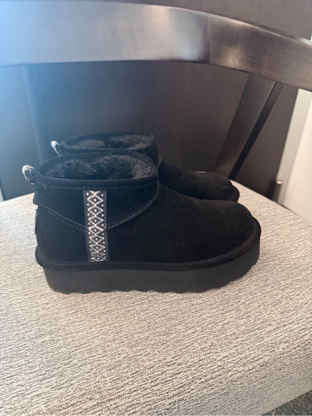 Women’s BearPaw Black Plush Lined Ankle Boots size 7
